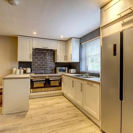 6 Dbl Bed, Central Huddersfield House Inc Parking Bagian luar foto