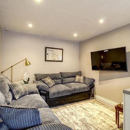 6 Dbl Bed, Central Huddersfield House Inc Parking Bagian luar foto