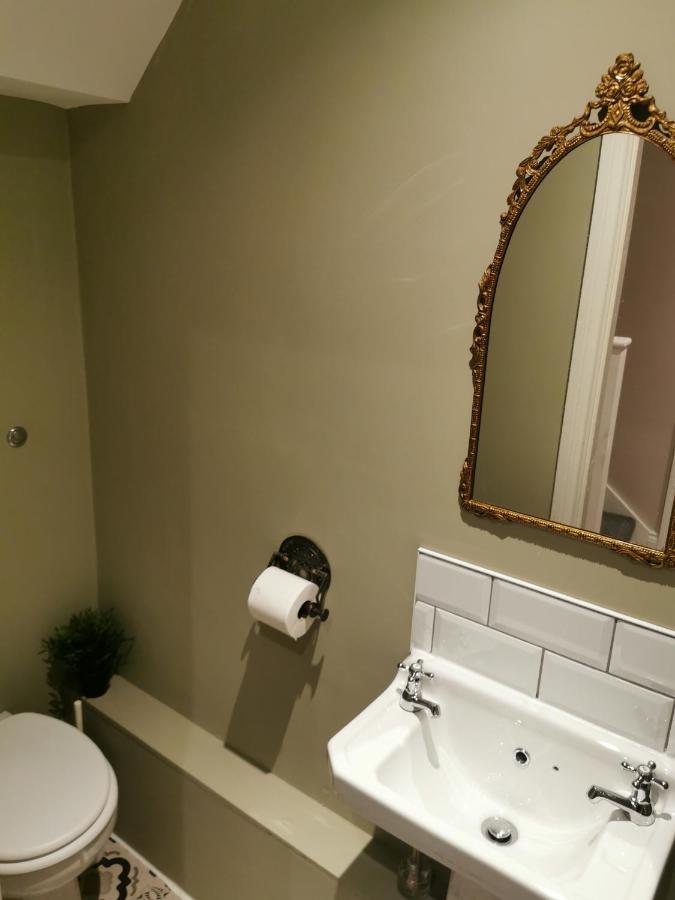 6 Dbl Bed, Central Huddersfield House Inc Parking Bagian luar foto