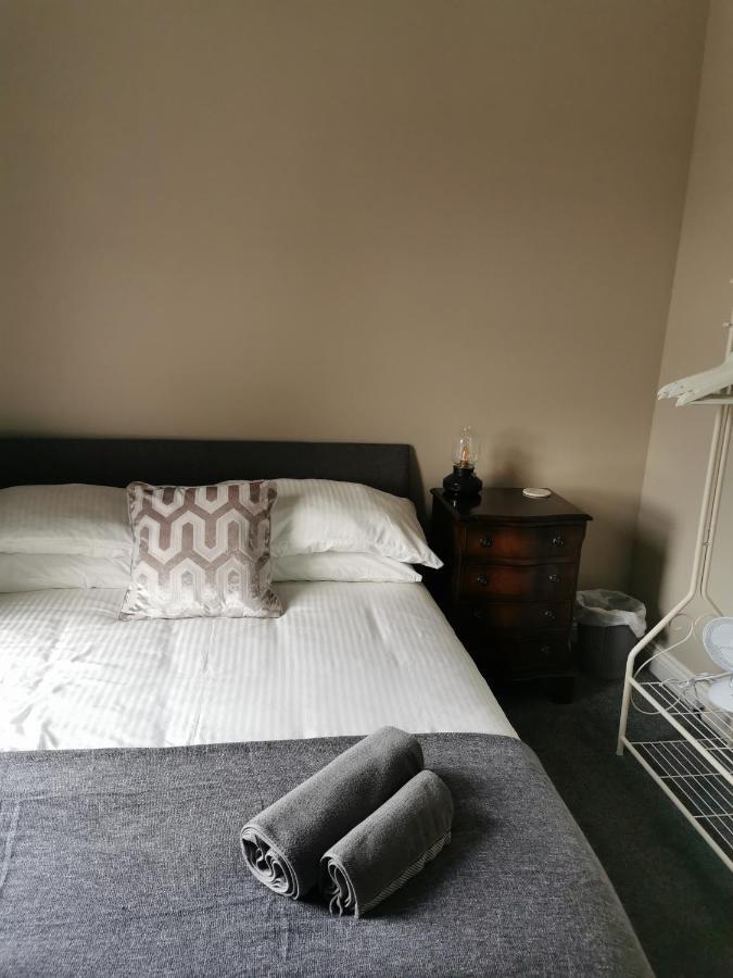 6 Dbl Bed, Central Huddersfield House Inc Parking Bagian luar foto